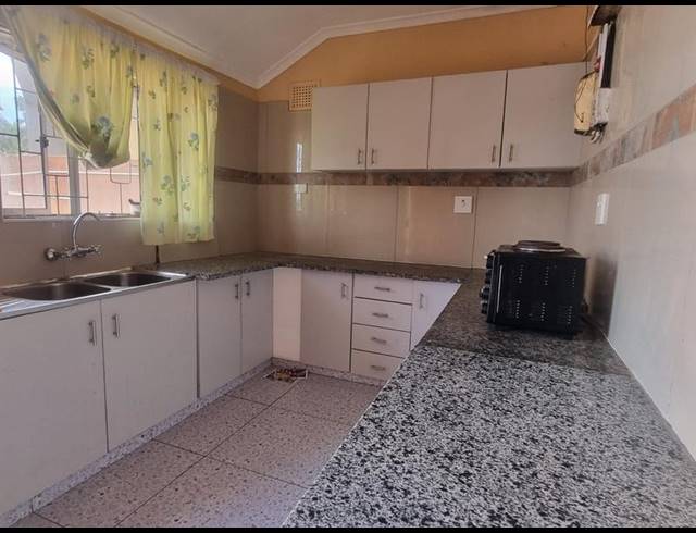 4 BEDROOM HOUSE FOR SALE IN WOODLANDS